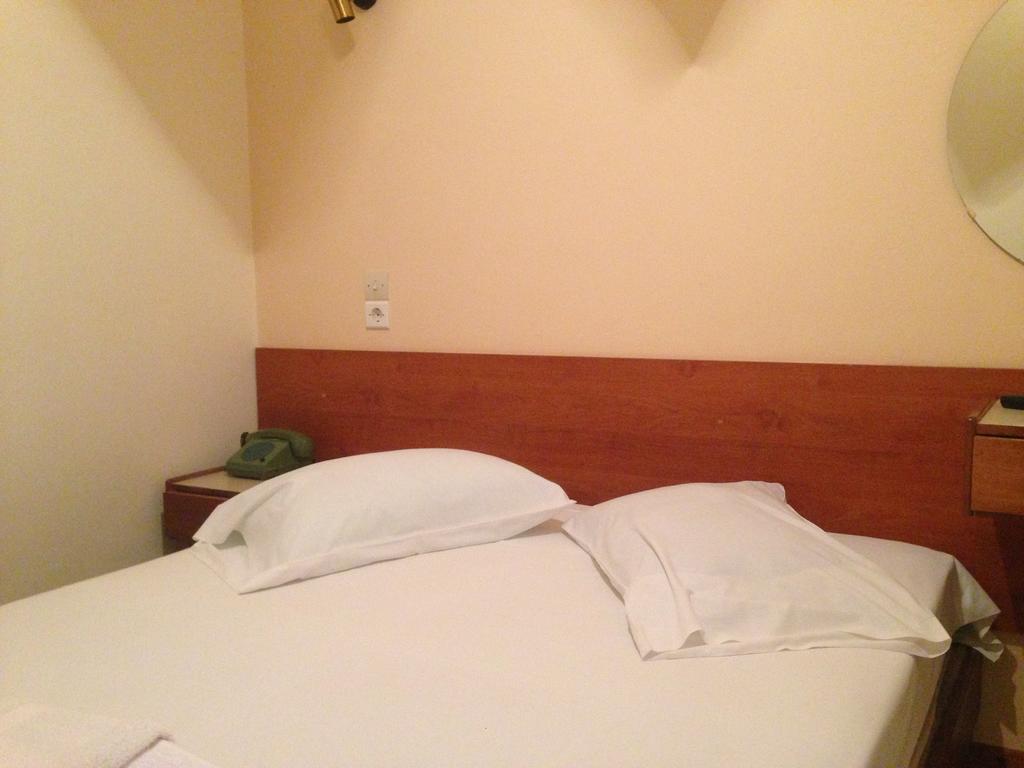 Noufara Hotel Kaména Vúrla Kültér fotó