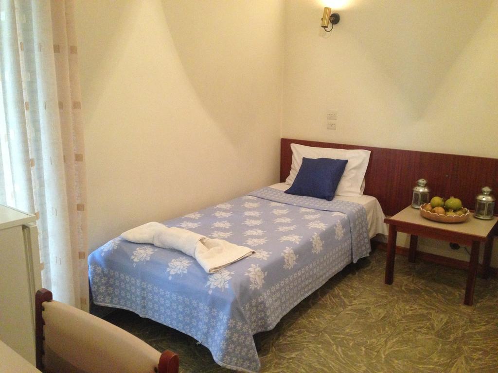 Noufara Hotel Kaména Vúrla Kültér fotó