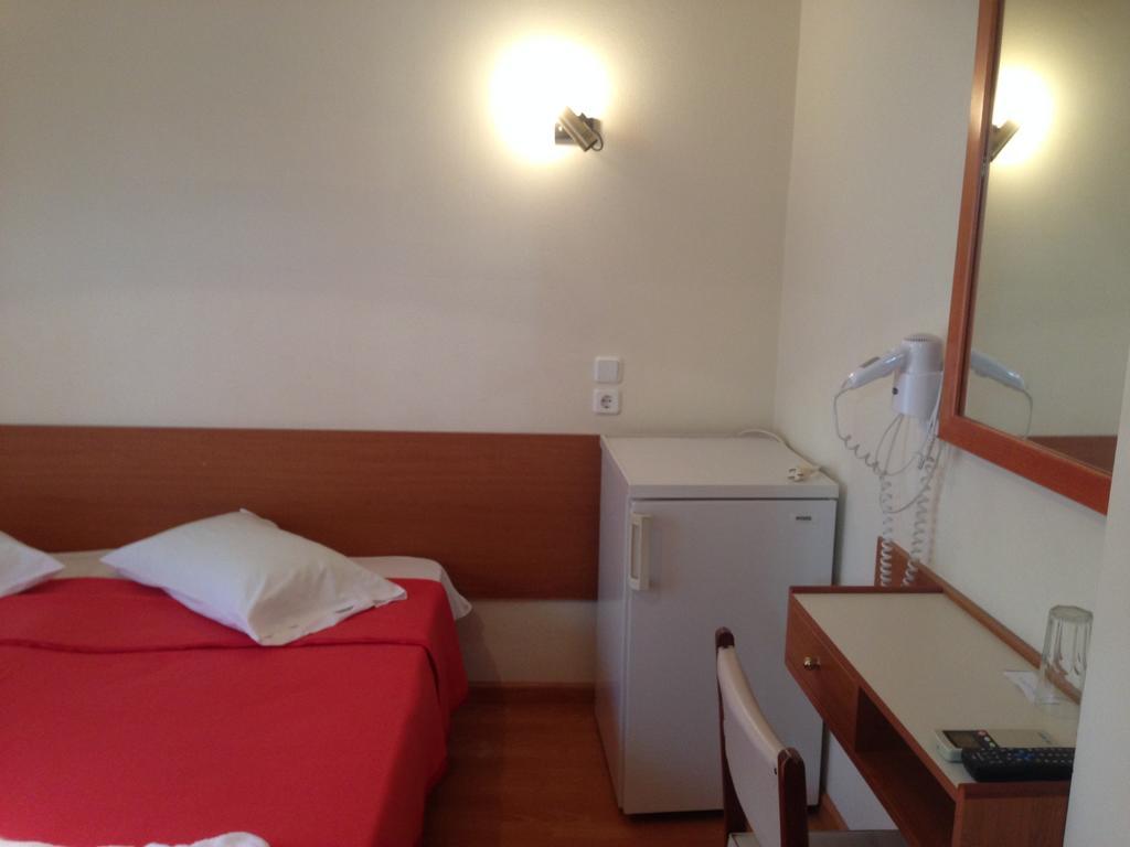 Noufara Hotel Kaména Vúrla Kültér fotó