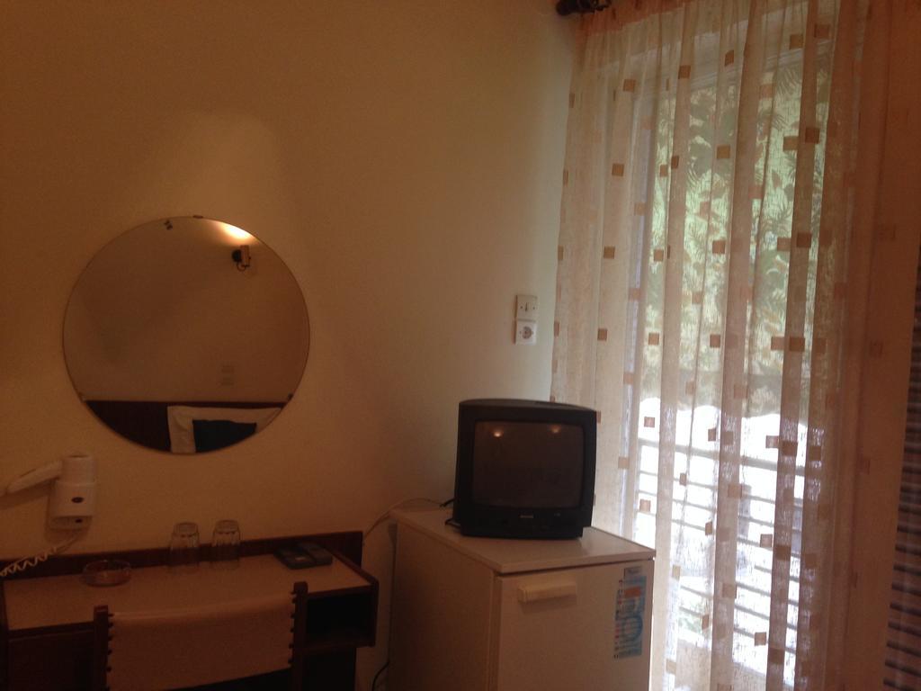 Noufara Hotel Kaména Vúrla Kültér fotó