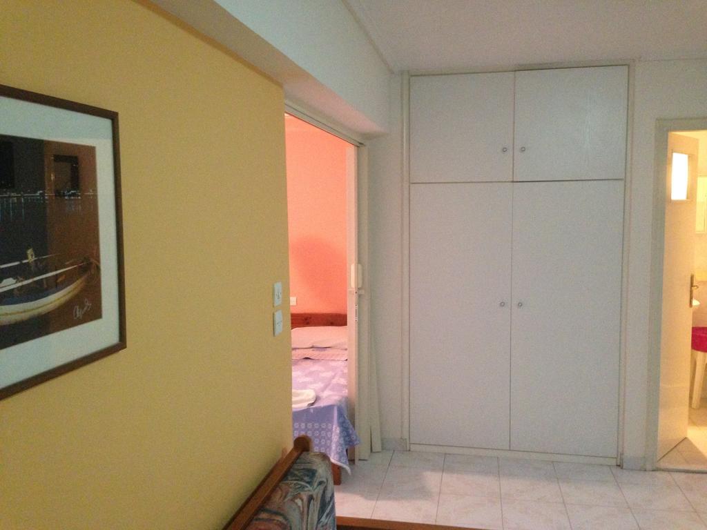 Noufara Hotel Kaména Vúrla Szoba fotó