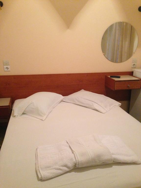 Noufara Hotel Kaména Vúrla Szoba fotó