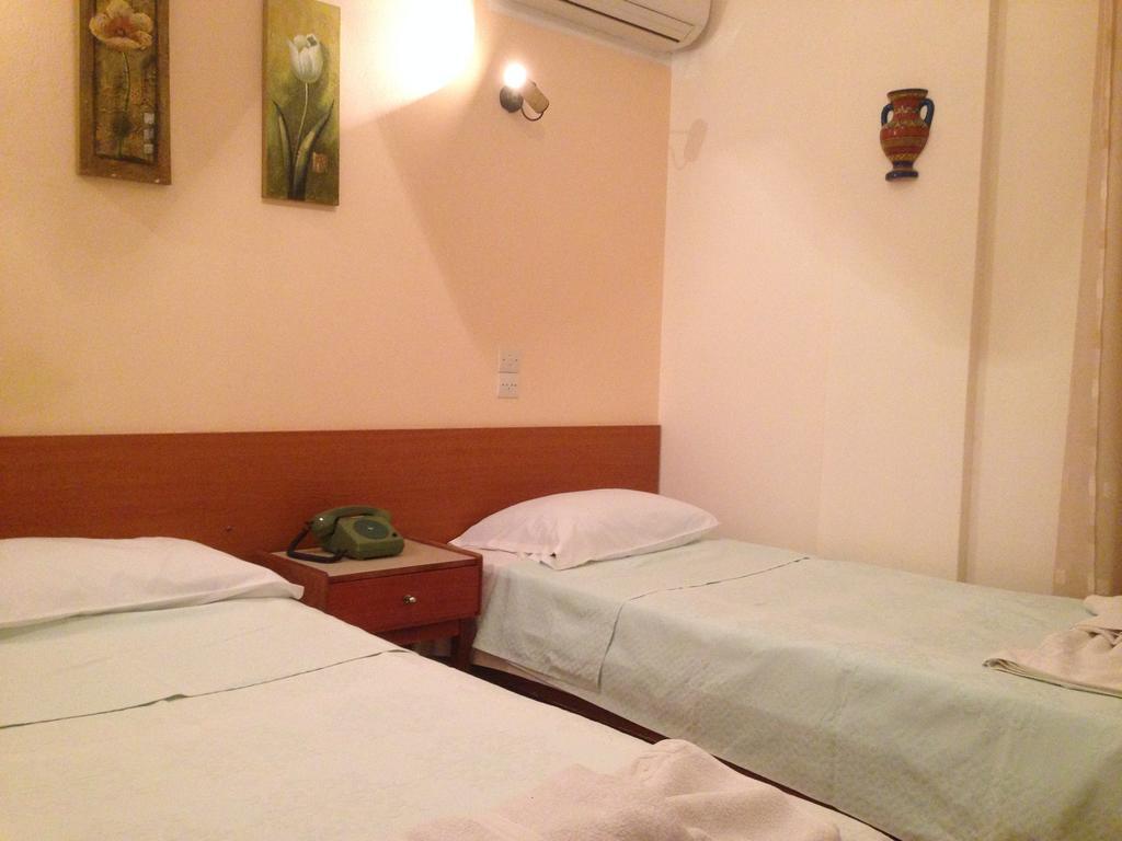 Noufara Hotel Kaména Vúrla Szoba fotó