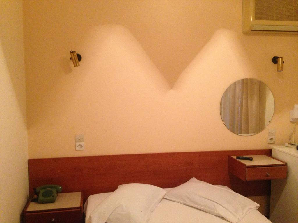 Noufara Hotel Kaména Vúrla Szoba fotó